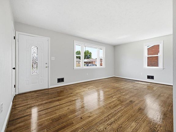 2nd image of 1418 22nd St NW