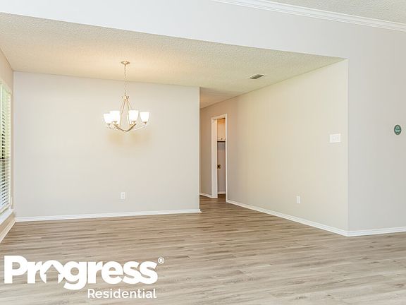 5th image of 1025 Meadow Creek Dr