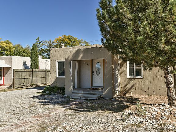 2nd image of 516 Carlisle Blvd NE