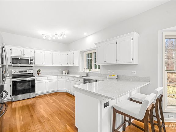 3rd image of 2311 Leverenz Rd