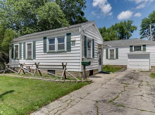 601 White Oak Rd, Bloomington, IL 61701