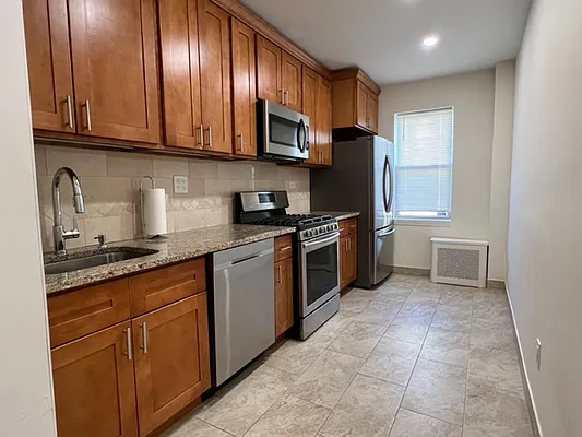 Rented by Zikos Realty Services | media 10