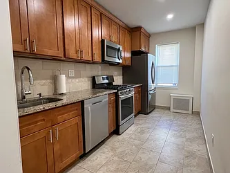 Rented by Zikos Realty Services