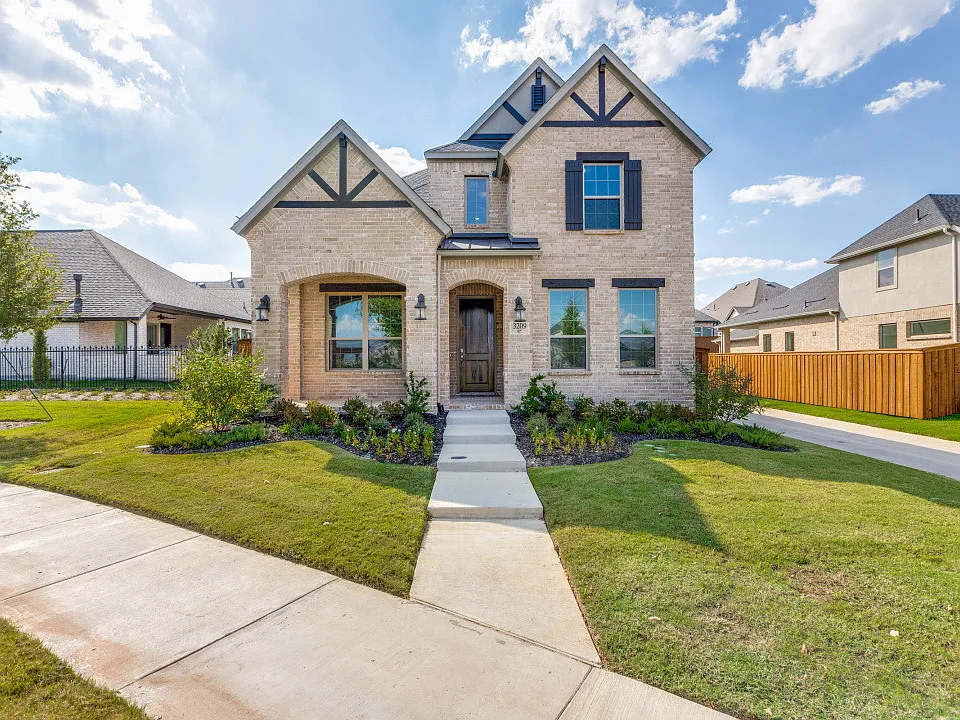 3209 Point Indy Ln