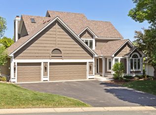 6561 Promontory Dr, Eden Prairie, MN 55346