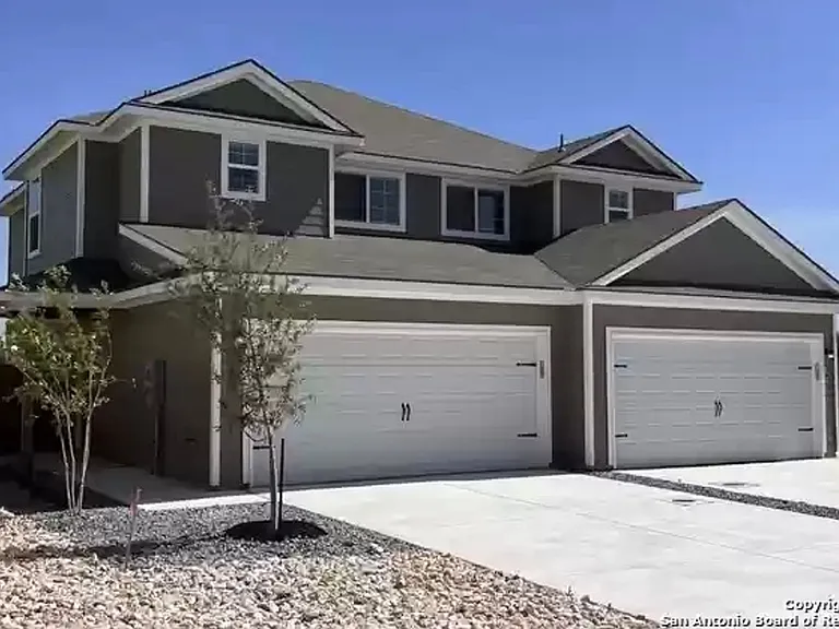 3433 Haylee Grace Pl — Photo 2