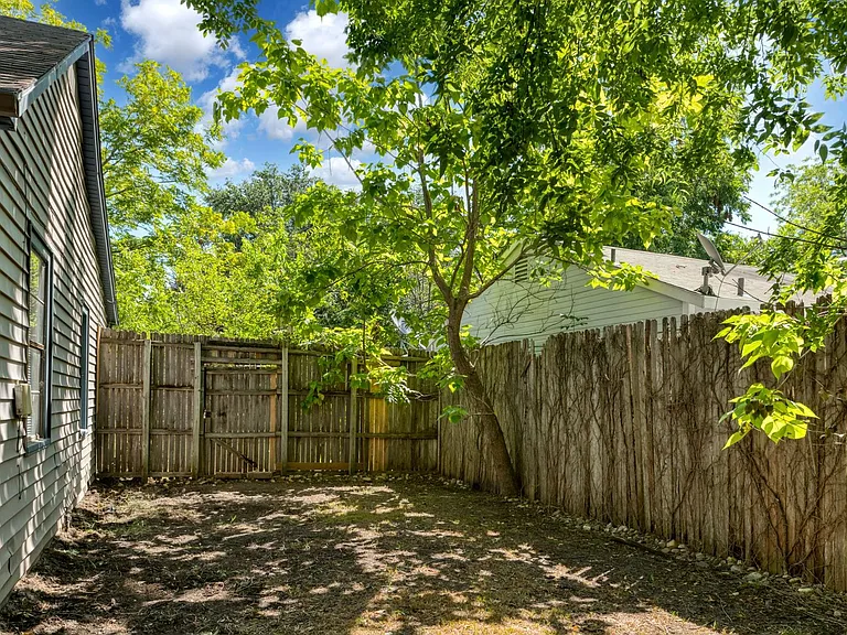 207 Hackberry St — Photo 19