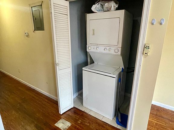 4th image of 131 Saint Pauls Ave Floor 2