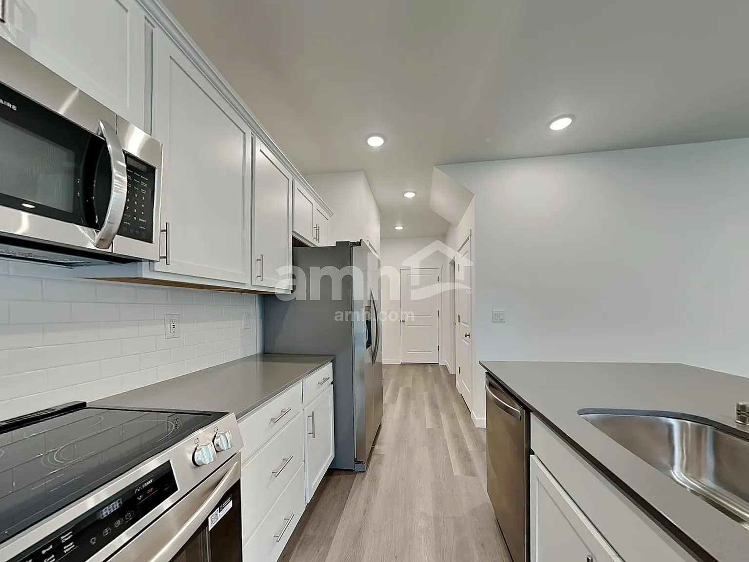 4 bed, 2.5 bath, 1967 sqft, $3,125 — Photo 3