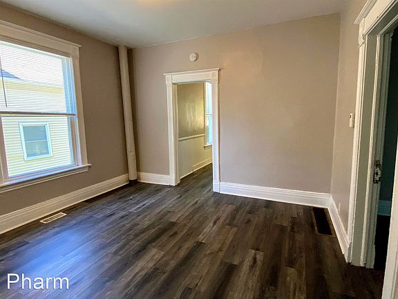 3rd image of 523 Hopson St NE