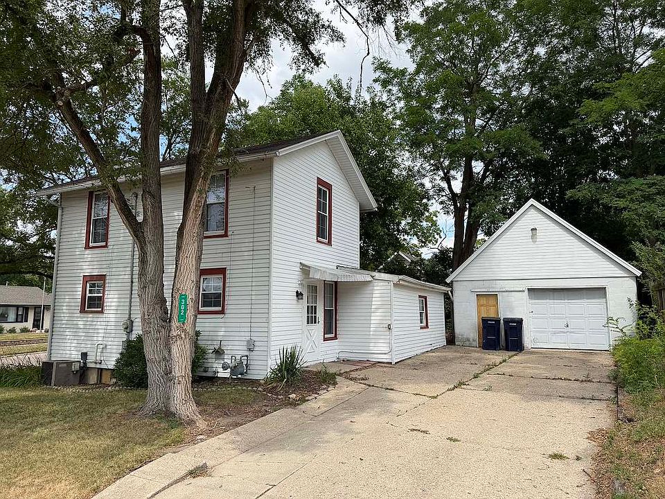 1st image of 302 Glen St
