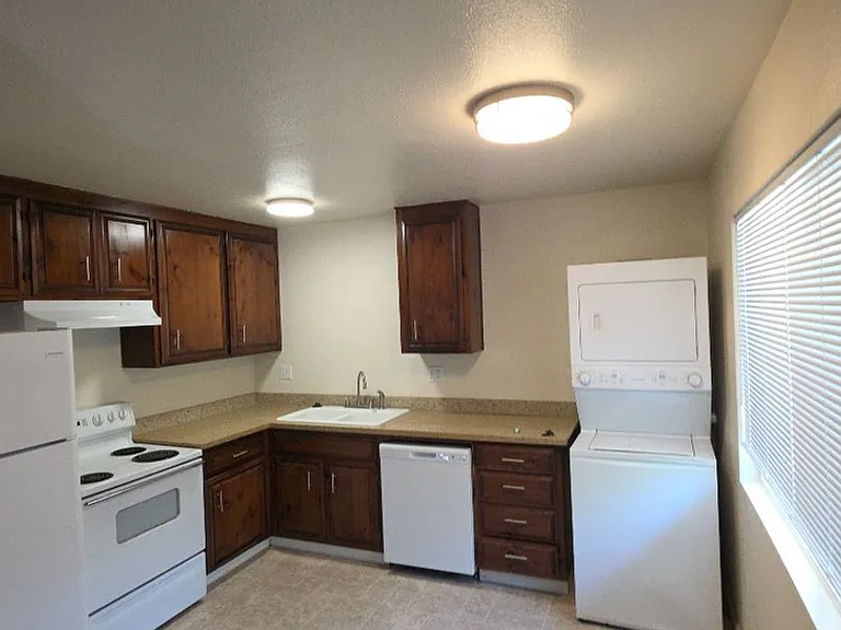 209 Wright Ln — Photo 4