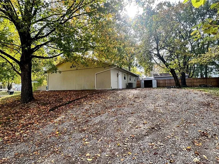 4145 Camelot Dr — Photo 20