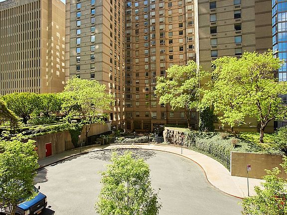 2nd image of 161 W 61st St APT 3H