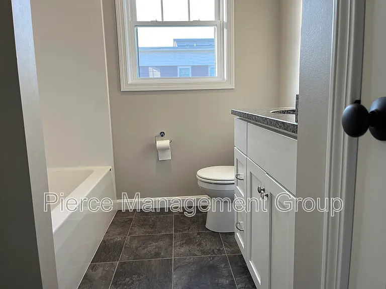 6-21 Clarendon Way #21 — Photo 5