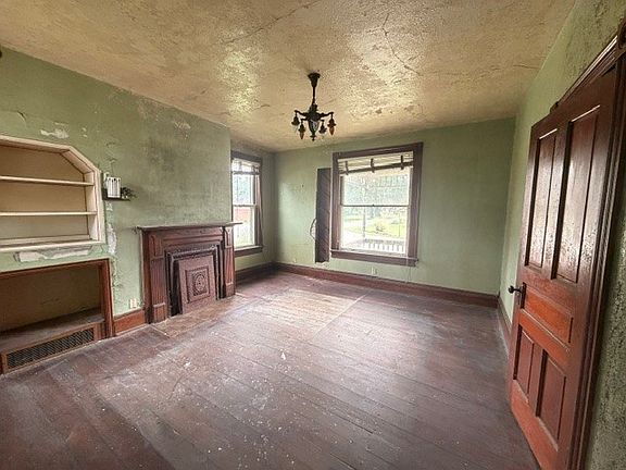 4th image of 808 Plumb St