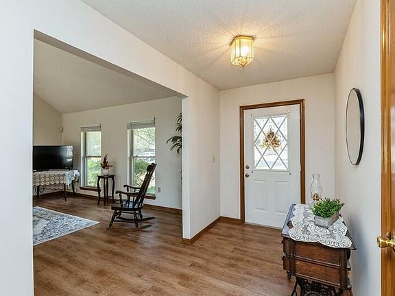 5th image of 1103 Sandalwood Cir