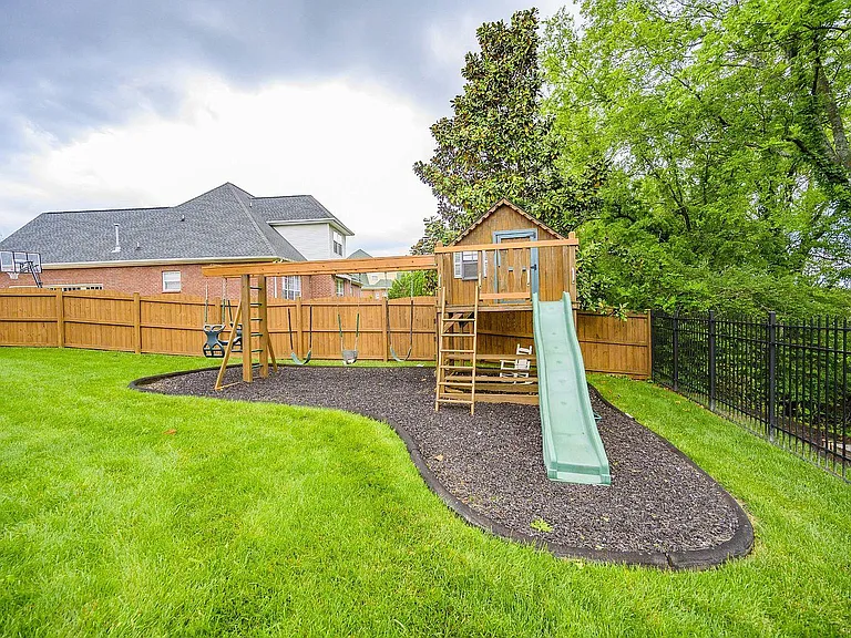 2256 Westwood Dr — Photo 29