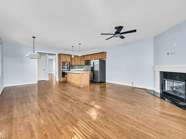 1109B S Douglas Ave — Photo 20