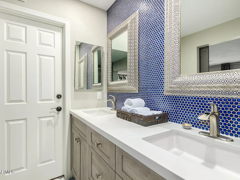 2551 E Missouri Ave — Photo 14