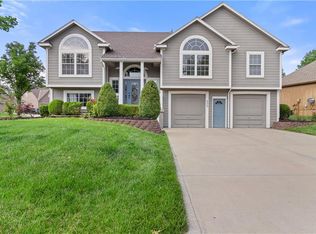 806 SW 34th Ter, Lees Summit, MO 64082