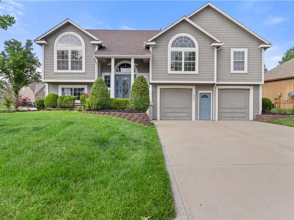 806 SW 34th Ter, Lees Summit, MO 64082