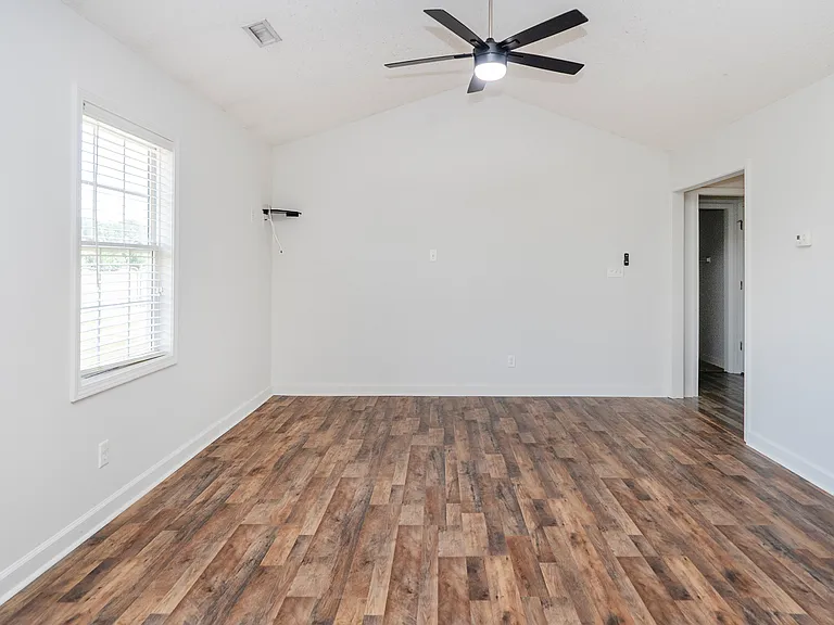 1575 Windy Holly Ln — Photo 6
