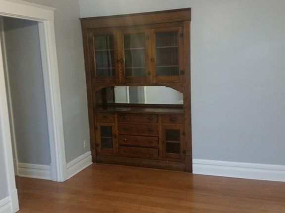 5th image of 609 4th St APT 6