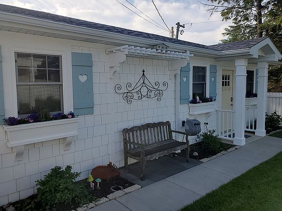3rd image of 651 NE 56th Pl #3