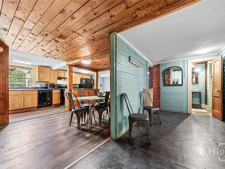 1455 E Broad St — Photo 10