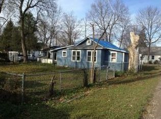 9175 Walnut Dr, Whitmore Lake, MI 48189