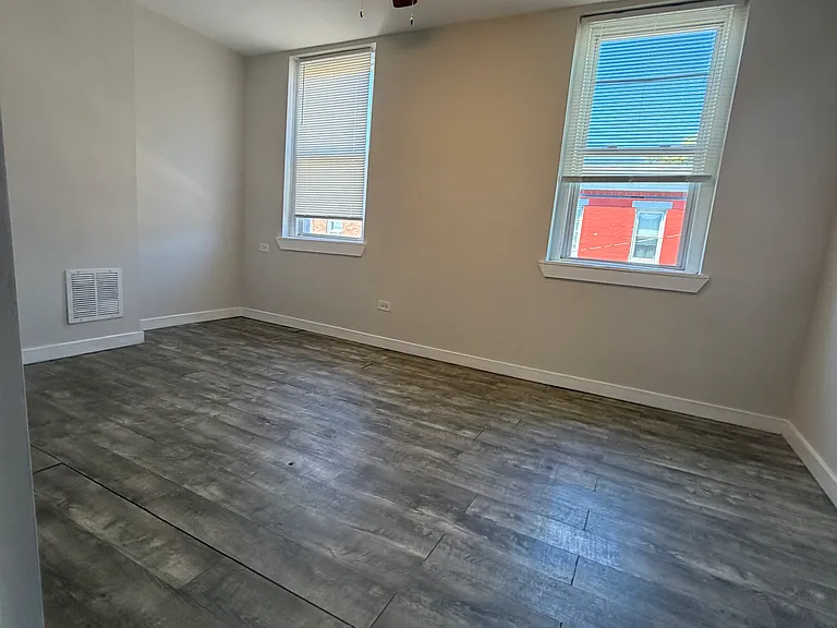 3837 N Darien St — Photo 1