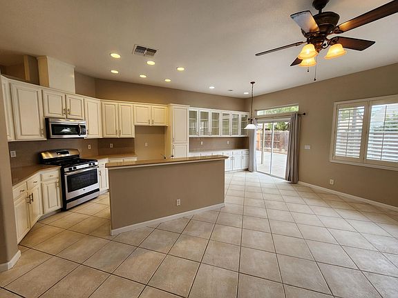 4th image of 5605 Gateway Dr