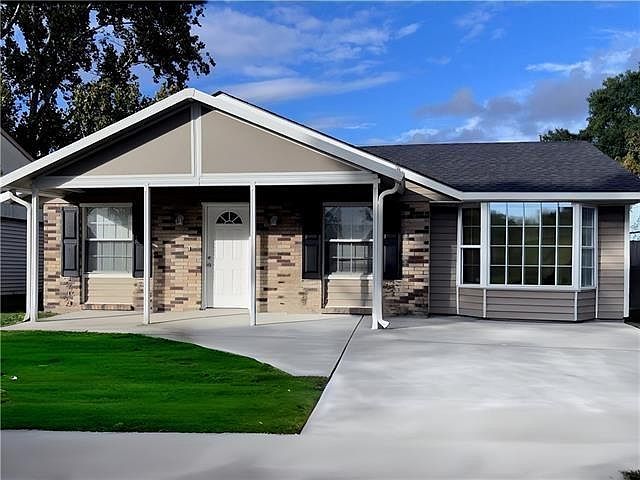 1st image of 164 Maderia Dr