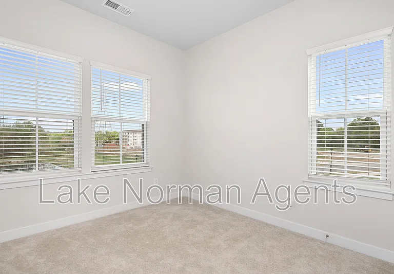 1814 Aspire St — Photo 10