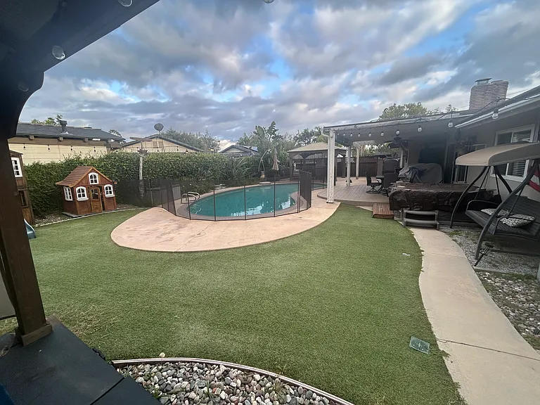 Madonna Dr — Photo 10