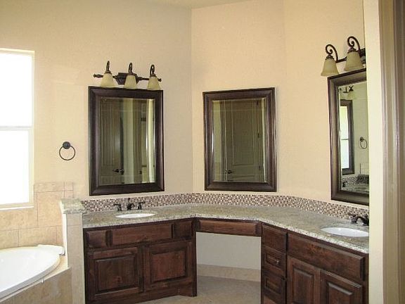 3rd image of 104 Vista Ln