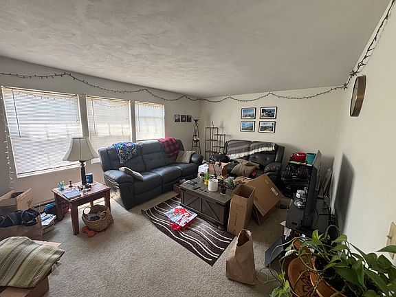 3rd image of 19 Huguenot St APT 3