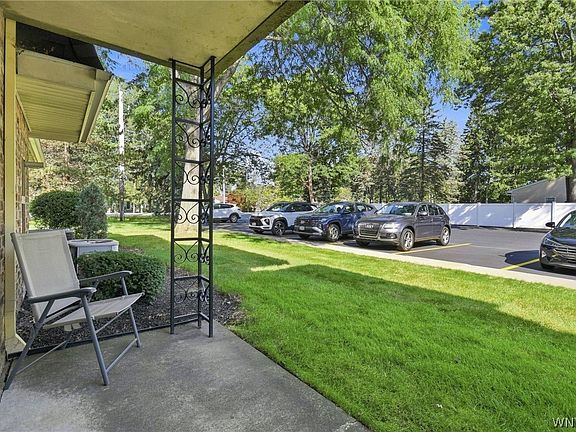 4th image of 136 Foxberry Dr #A