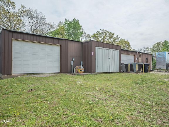 3rd image of 341 Grizzly Ln