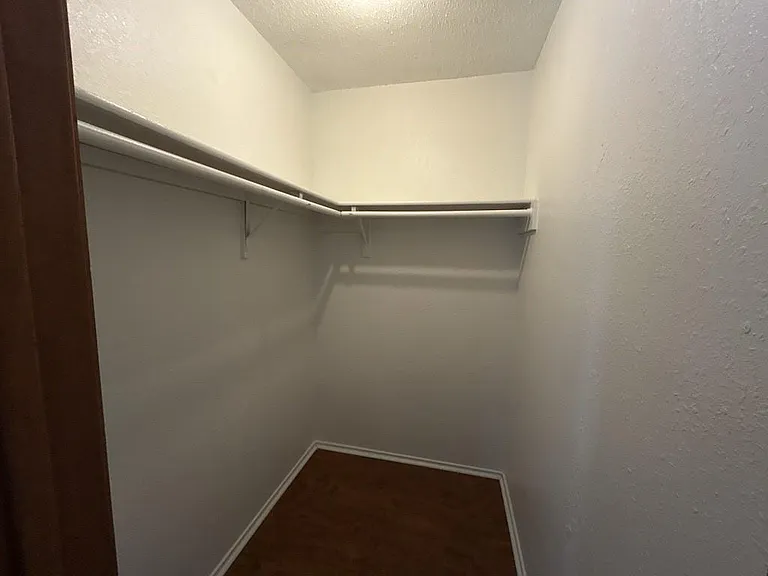 2412 Amber Hill Ln — Photo 35
