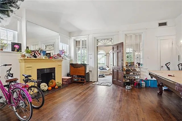 7018 S Claiborne Ave — Photo 4