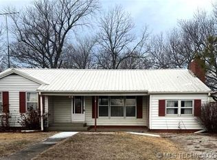 816 S Maple St, Nowata, OK 74048