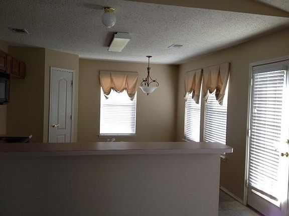 3rd image of 4400 Carriage Lane Cir