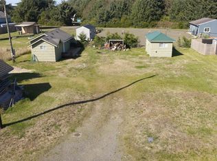 51 5th St, Ocean Shores, WA 98562