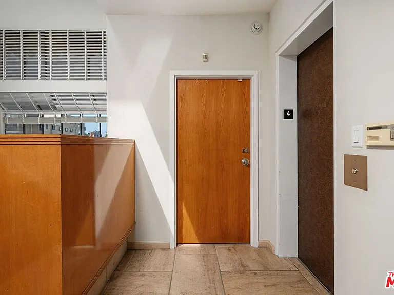 1360 S Beverly Glen Blvd #Penthouse 301 — Photo 5
