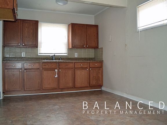 1137-Pinecrest-kitchen