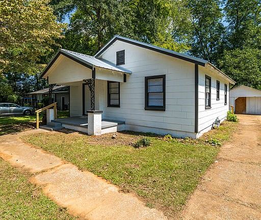 3rd image of 3715 Andrews St