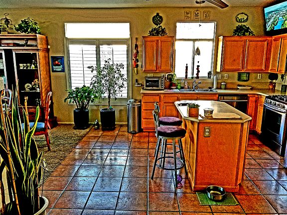 Spacious Cook's Kitchen