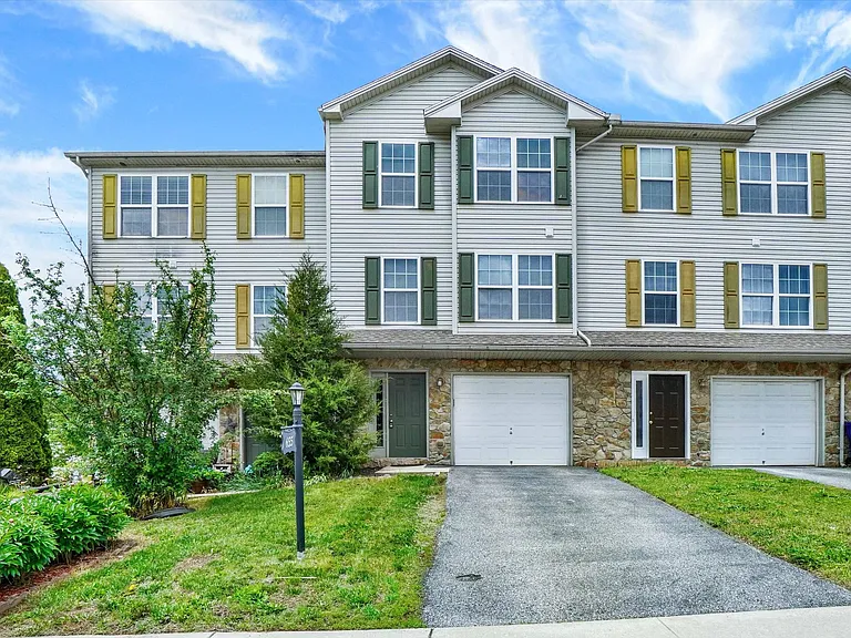 655 Fisher Dr — Photo 1
